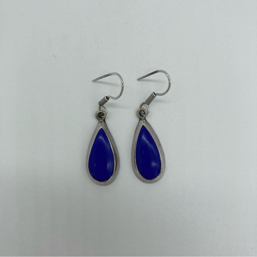 Elegant 9.25 Silver Blue Teardrop Earrings